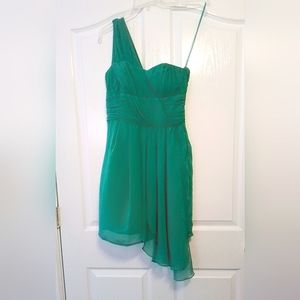 H&M Emerald Green Sz6 Dress Perfect for date night, a wedding or a school dance!